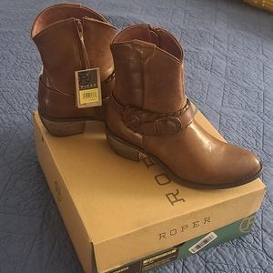 Roper Mae Round Toe Womens Western Cowboy Boots